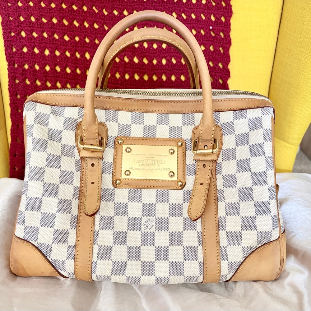 Authentic Louis Vuitton Berkely in Damier Azur - Picture 2 of 16